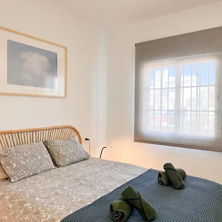 Cozy House - Front, Pool, Parking Apartment