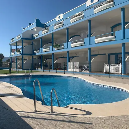 Cozy House - Front, Pool, Parking Apartment